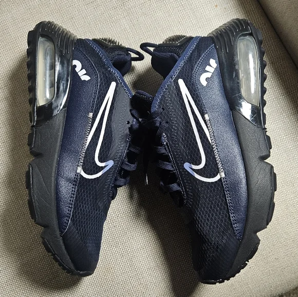 Nike Air Max Deep Blue Sneakers - Picture 2 of 6
